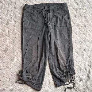 ‼️BOGO SALE‼️ Faded Glory Gray Runch Floral Capris